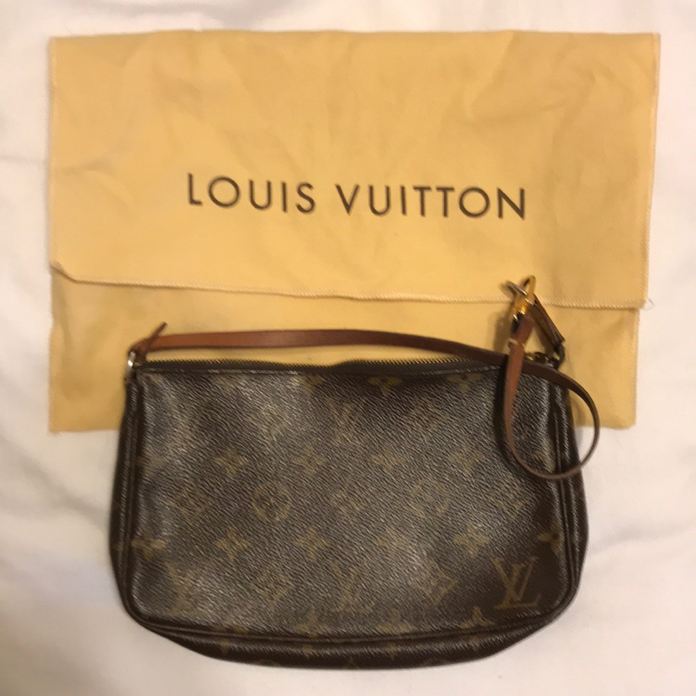 Authentic Louis Vuitton Monogram Pochette
